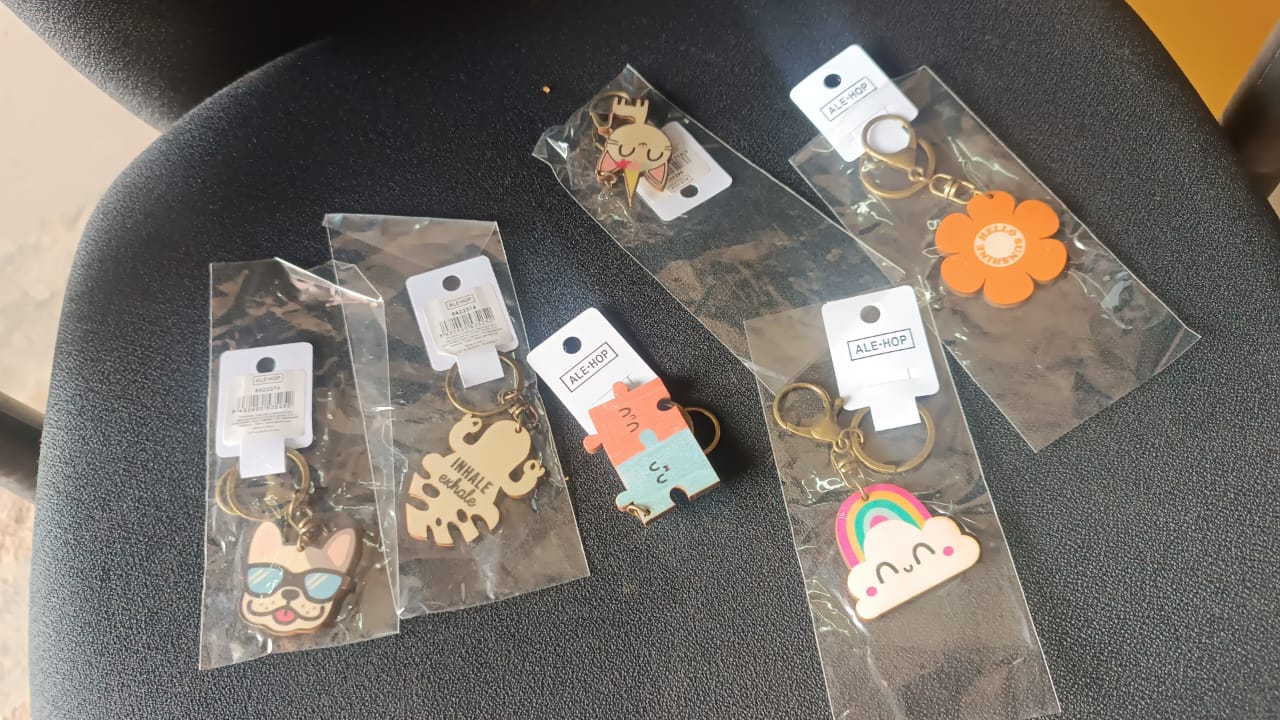 Cute Flower-Shaped Keychain (Mix Design / 1 Pc)