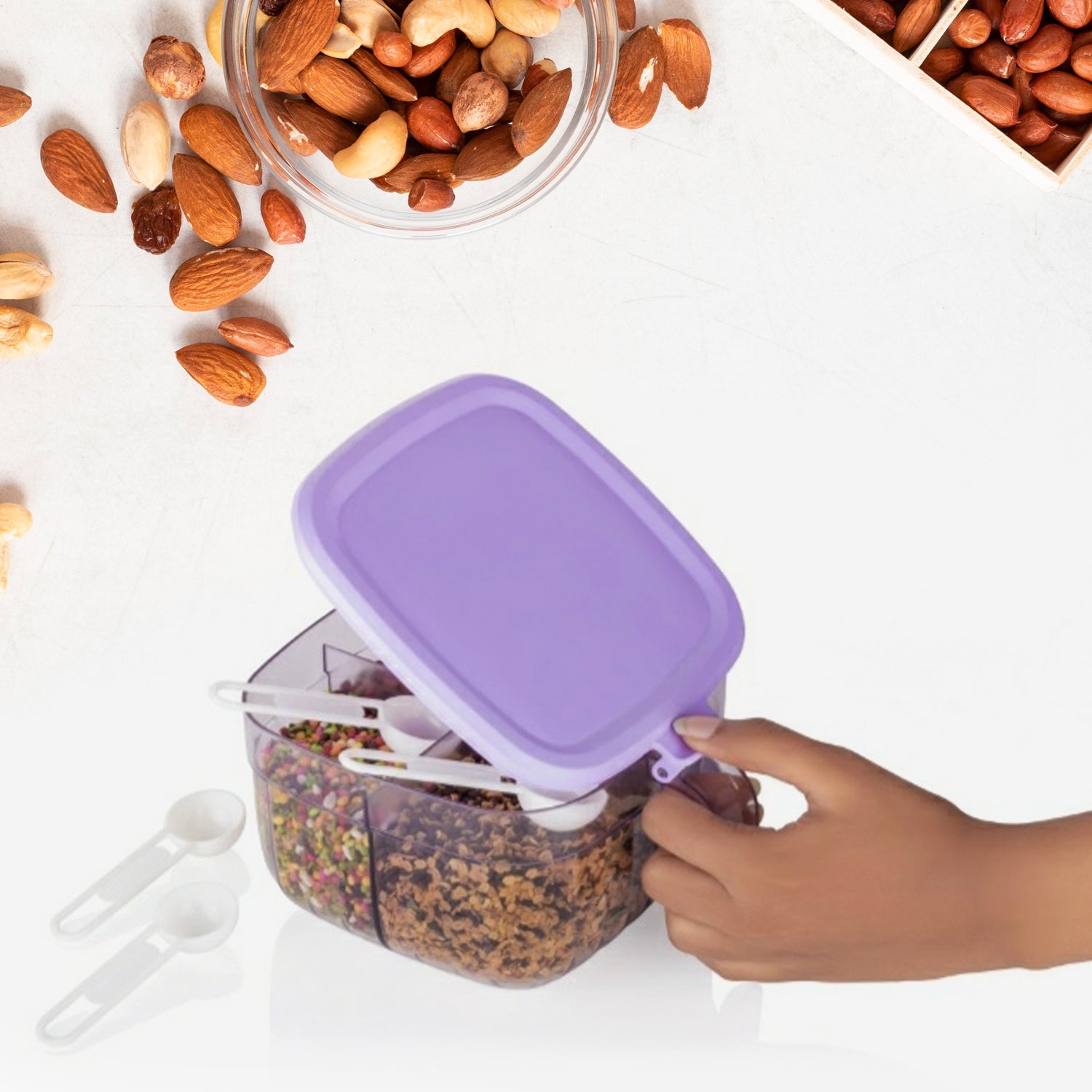 Airtight food storage container with 4 compartments