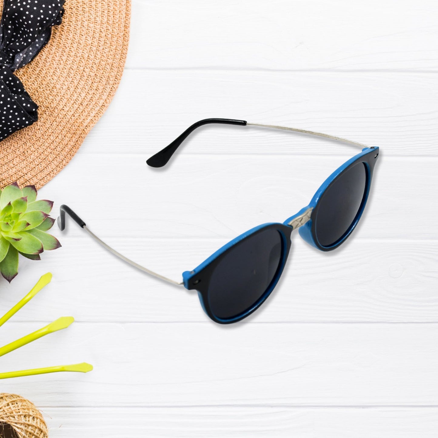 UV protected round sunglasses, classic and lightweight, ideal for everyday use.