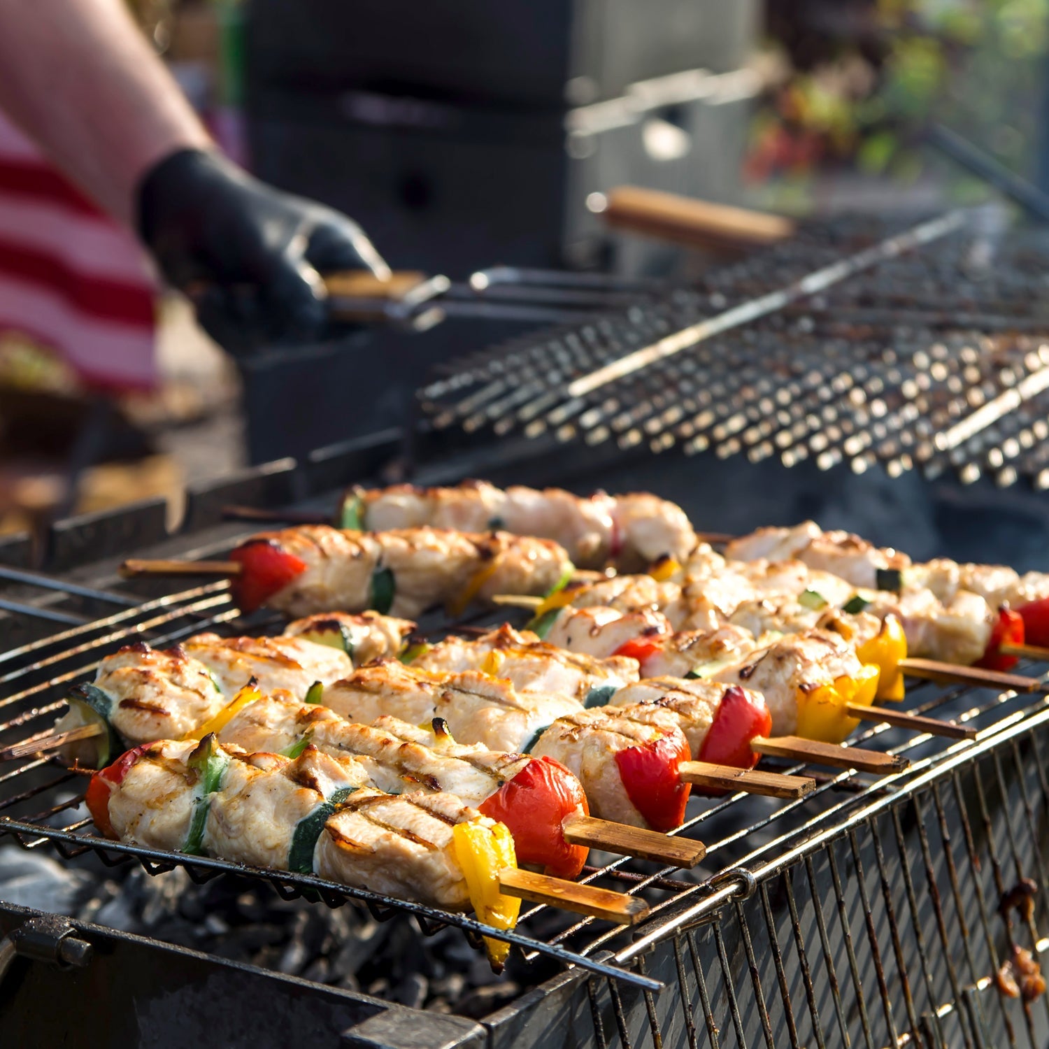 Square barbecue grill featuring a wooden handle and stainless steel.