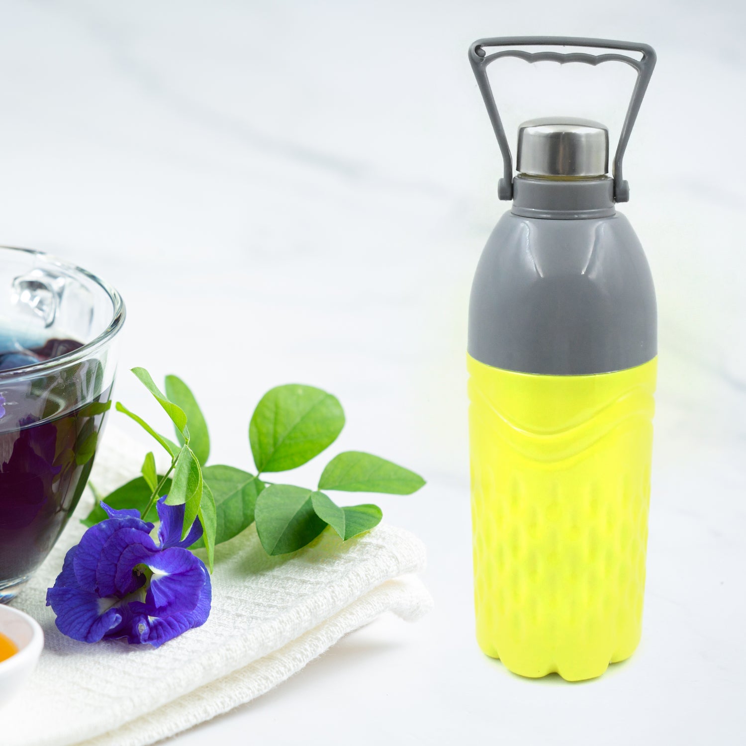 Insulated plastic water bottle for sports and gym