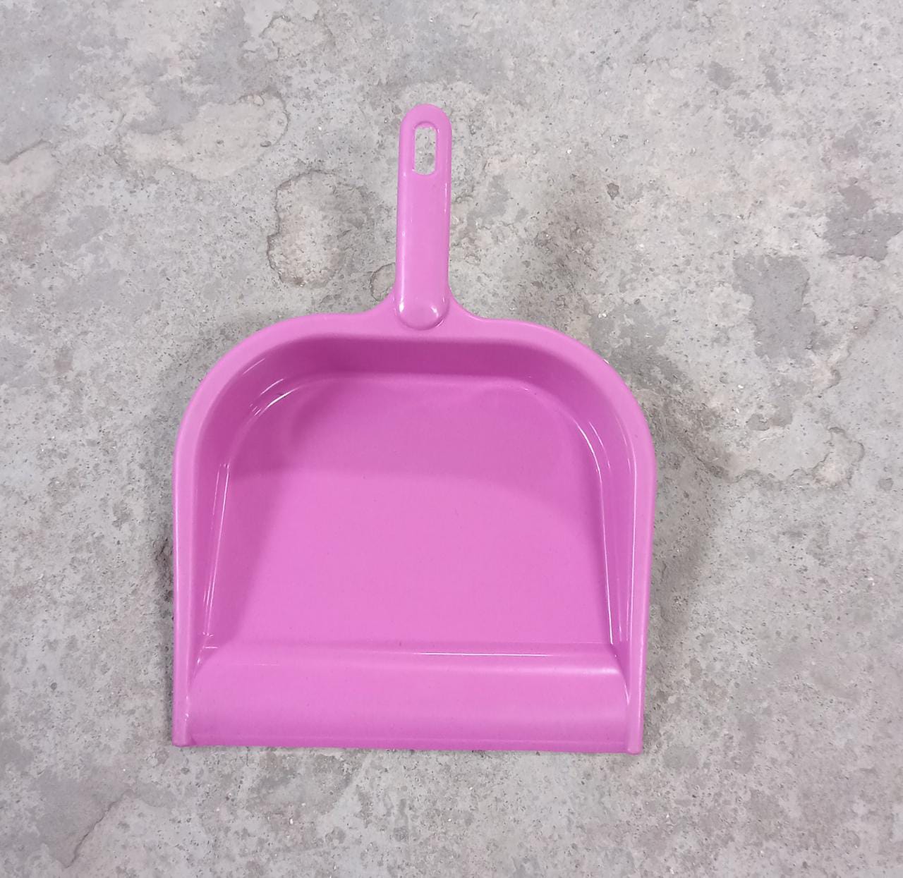 Plastic dustpan with handle, suitable for multiple cleaning tasks.