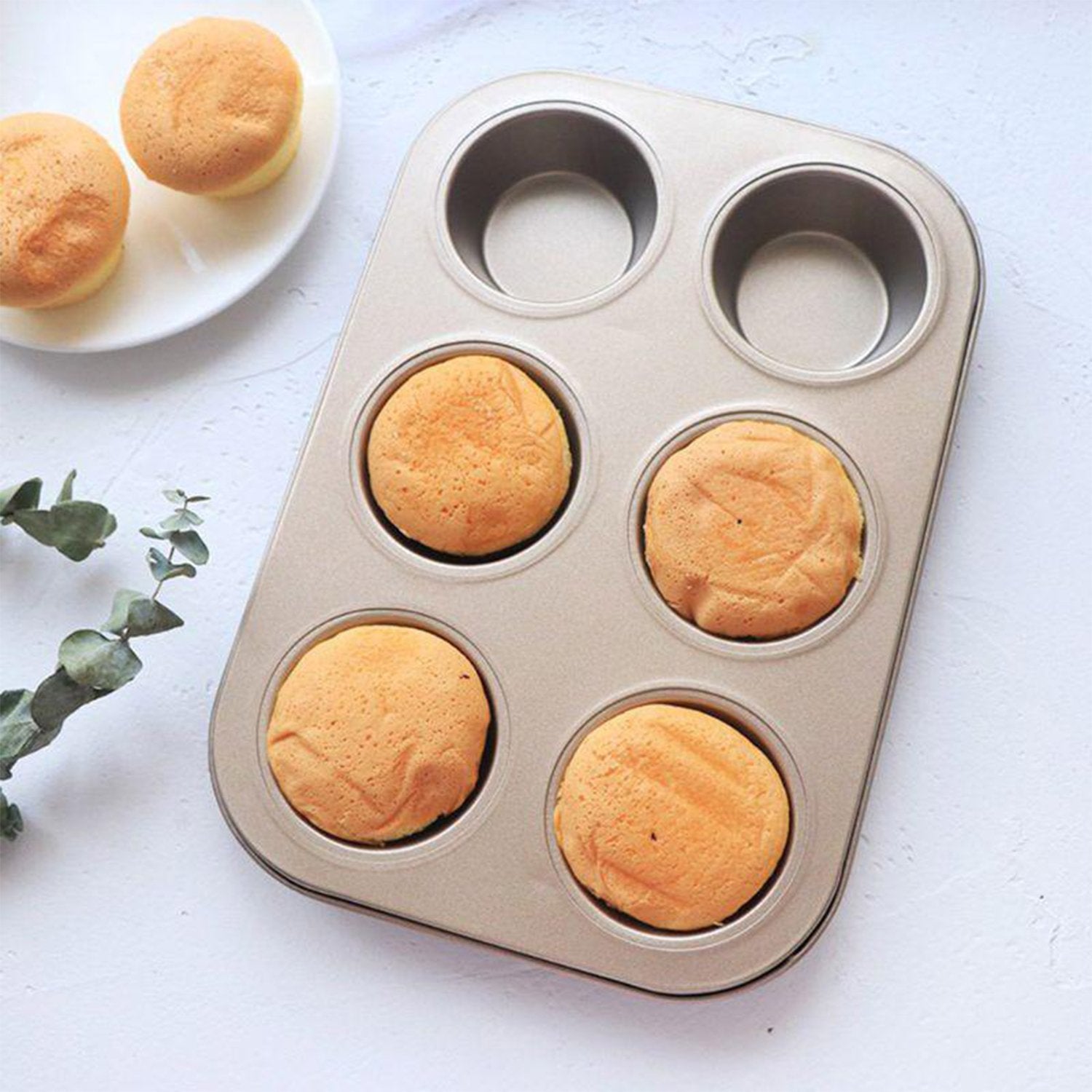 Round carbon steel muffin mould with non-stick coating