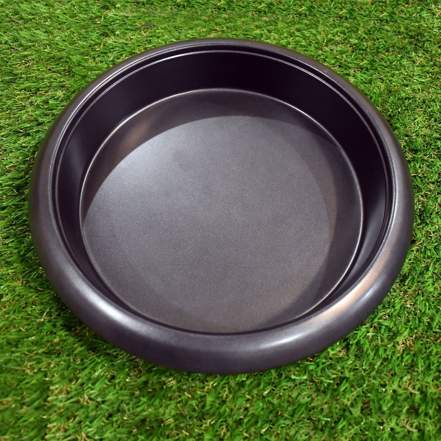 Non-stick round baking tray