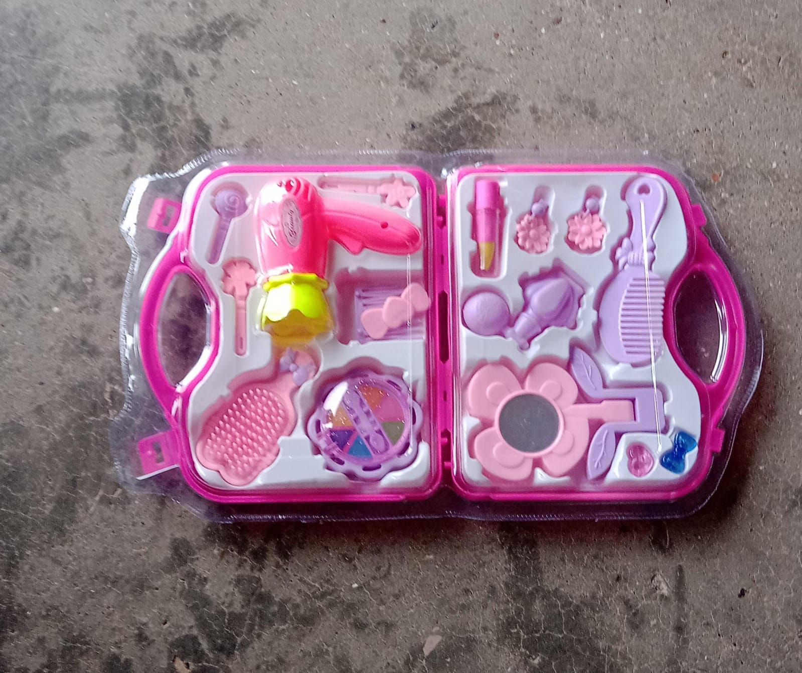 Makeup kit with foldable case for kids