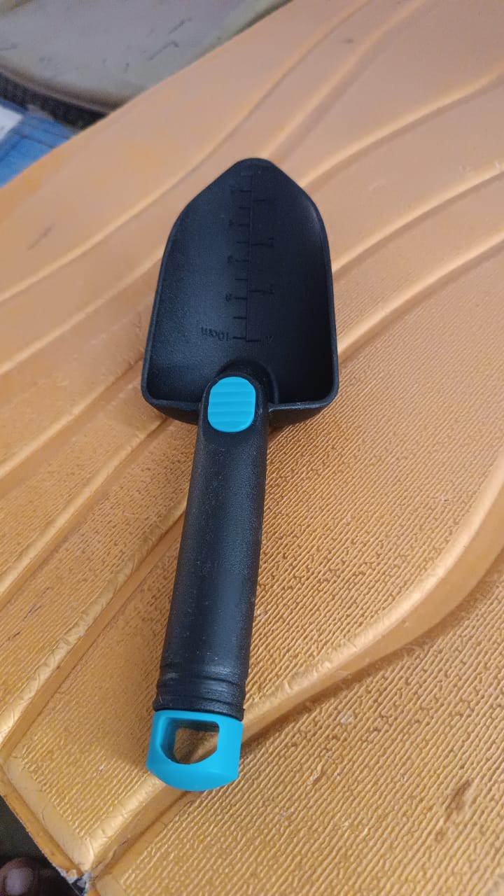 Plastic Heavy Duty Garden Hand Trowel with Measurement Marks (1 Pc / Mix Color)