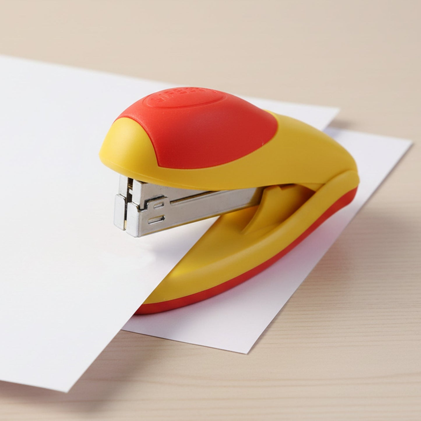 Heavy-Duty Desktop Stapler with Staple Pin Set