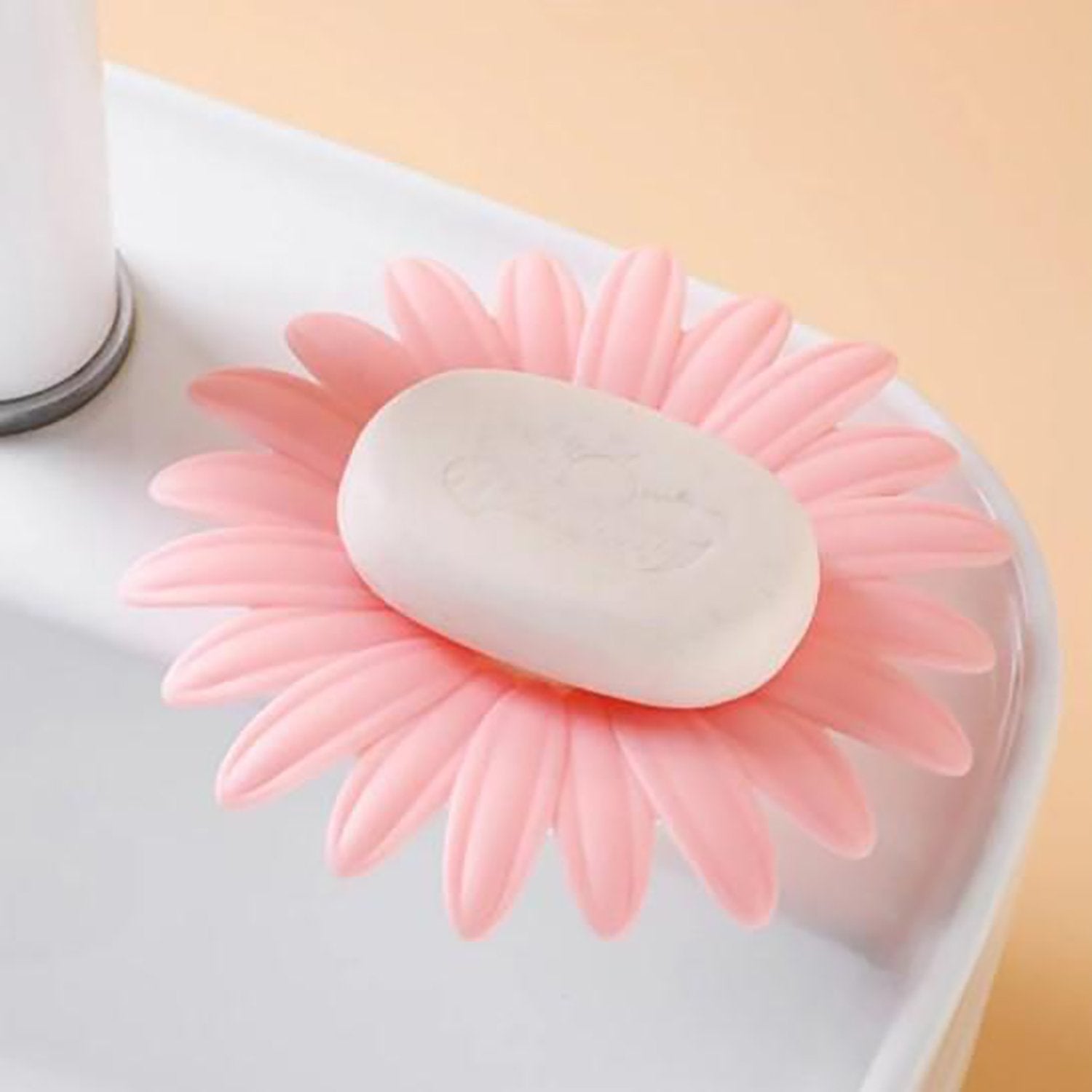 Flower-shaped soap dish for travel